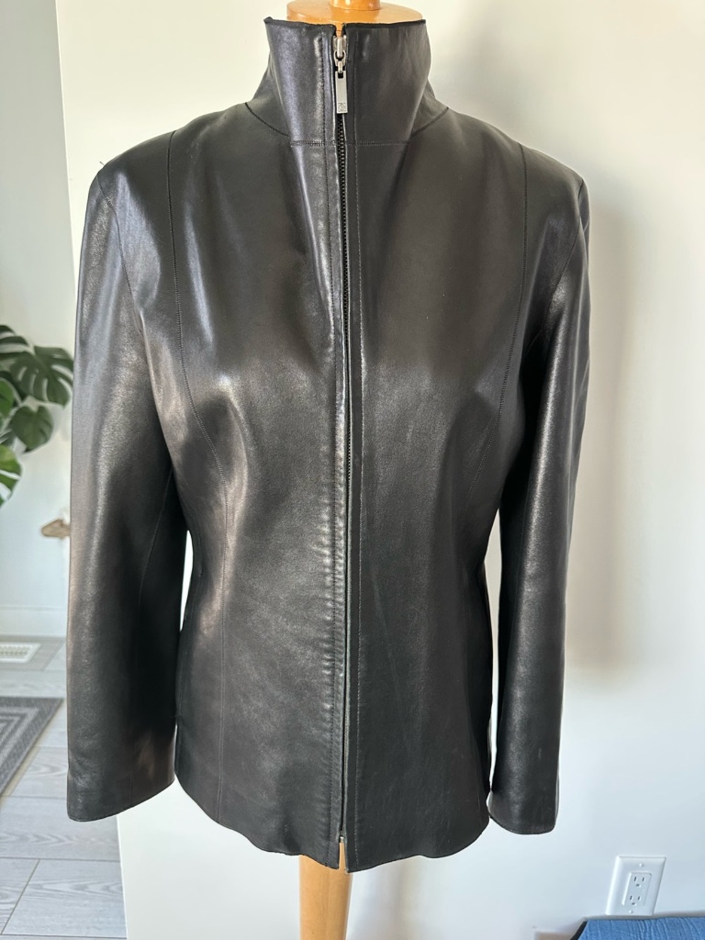 Cole Haan Women’s Black Lambskin Leather Zip-Front Jacket size 10
